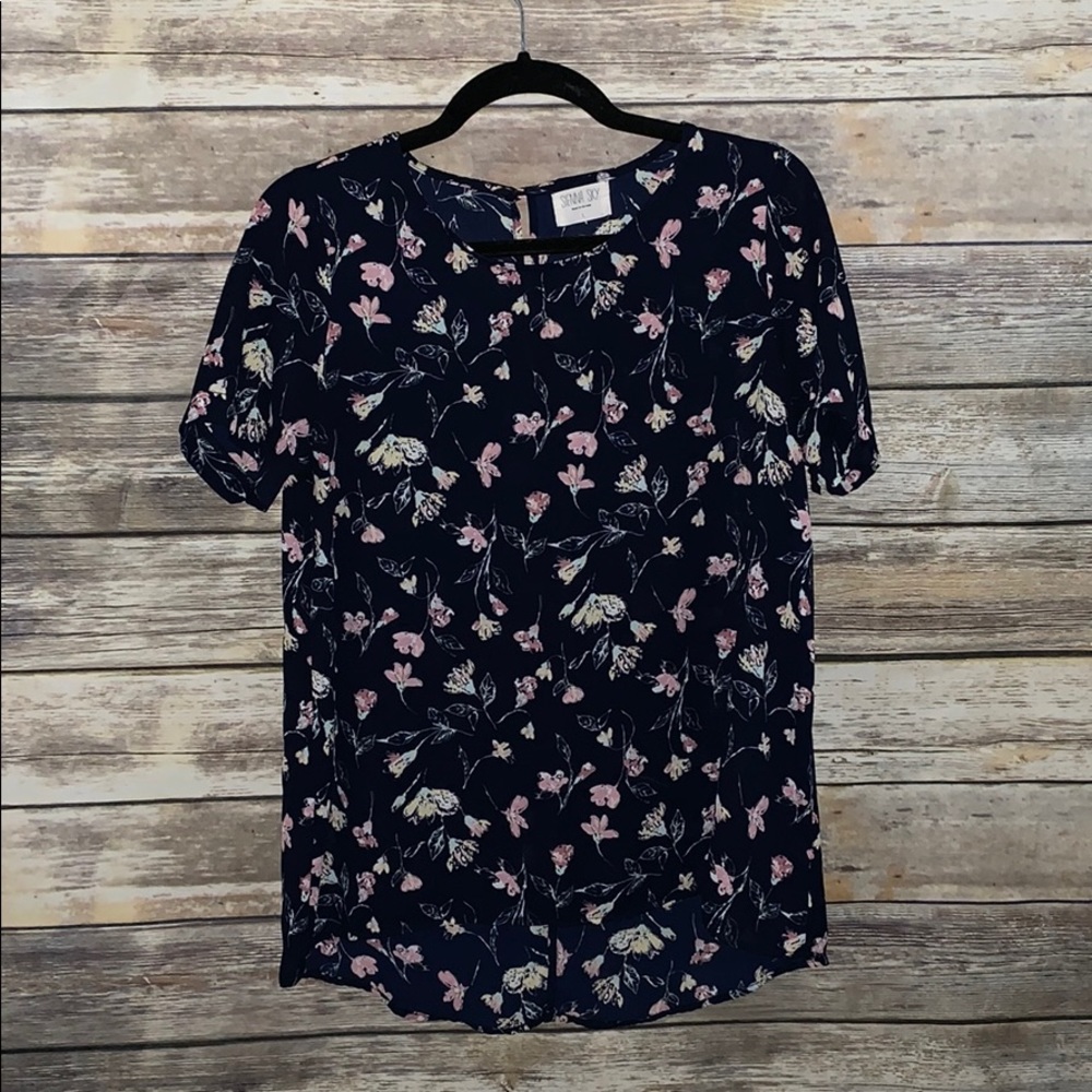 floral sheer Sienna Sky top ✨